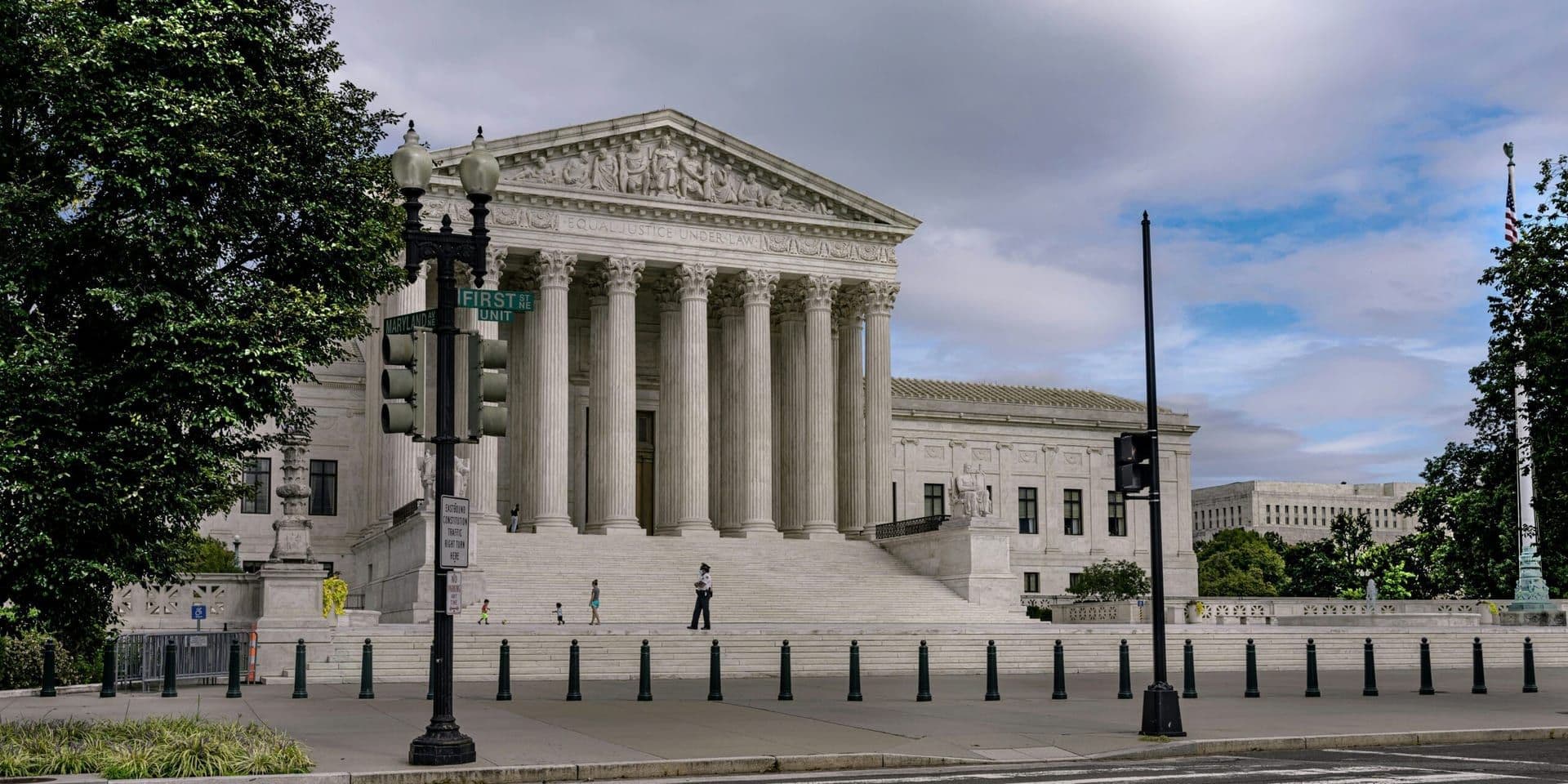 Trump Asks U.S. Supreme Court to Allow Mass Federal Layoffs