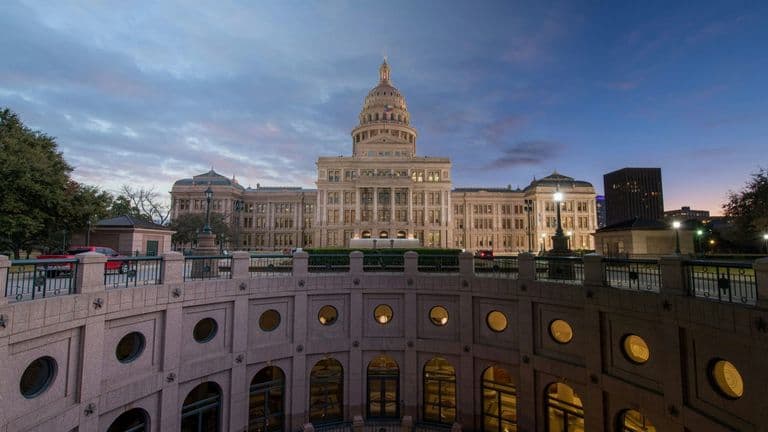 Federal Judge Blocks Texas App Store Age Verification Law on Constitutional Grounds