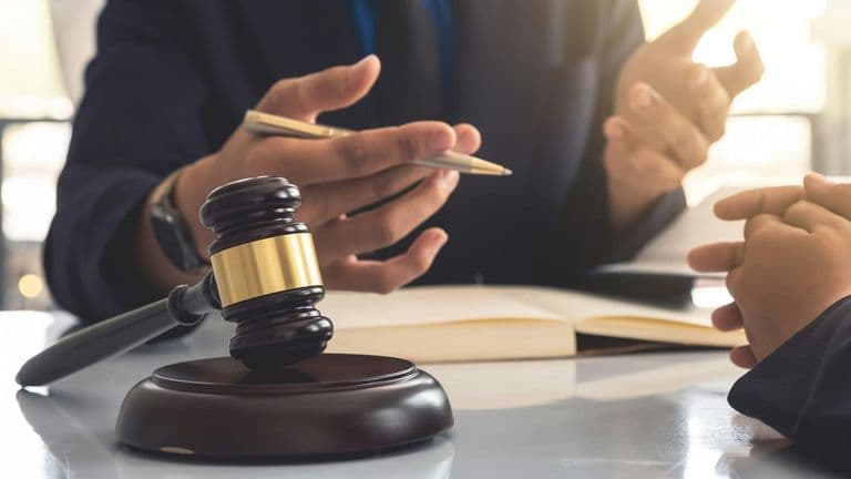 Law Firms Grapple with Tech‑Driven Transformation in 2025 Market