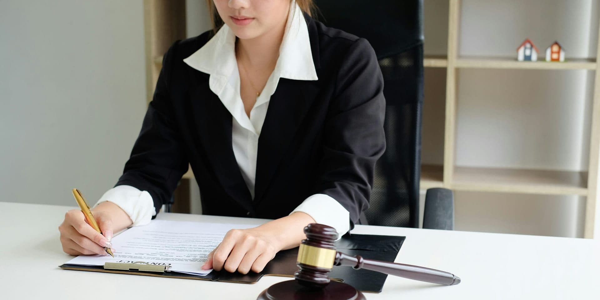 Spotlight on U.S. Attorney Lindsey Halligan: From Private Practice to Political-Era Prosecutor