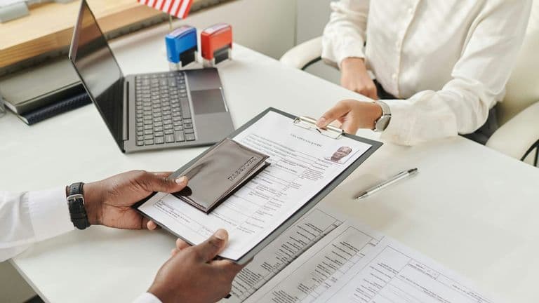 New Corporate Transparency Act Regulations Take Effect: U.S. Companies Now Required to File Beneficial‑Owner Reports